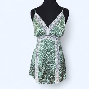 Lace‎ trim floral romper by Anthropologie Soft satin-feel fabric